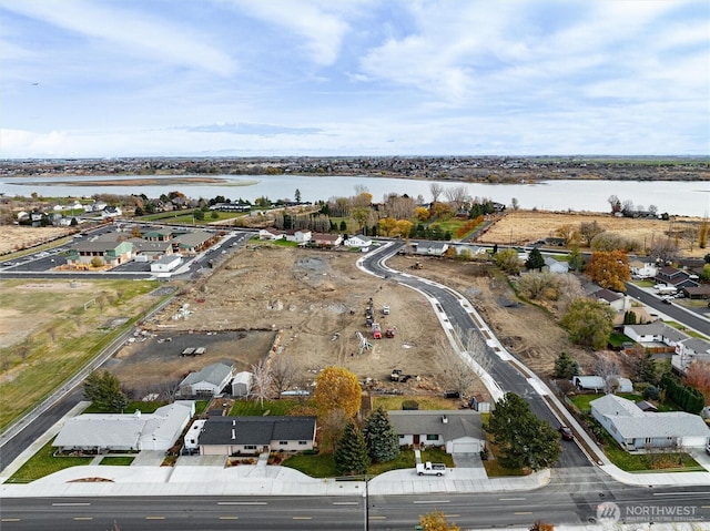 613 S Dorsing St, Moses Lake, WA 98837 - aerial overview of property's location with a nearby body of water and nearby suburban area