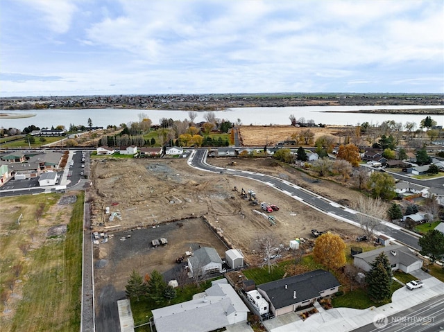 613 S Dorsing St, Moses Lake, WA 98837 - aerial view of property's location with a large body of water