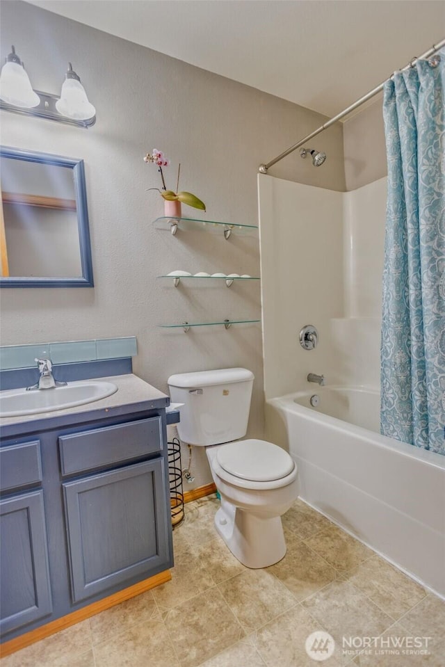 858 Willow Ct SW, Ocean Shores, WA 98569 - full bath featuring shower / tub combo with curtain and vanity