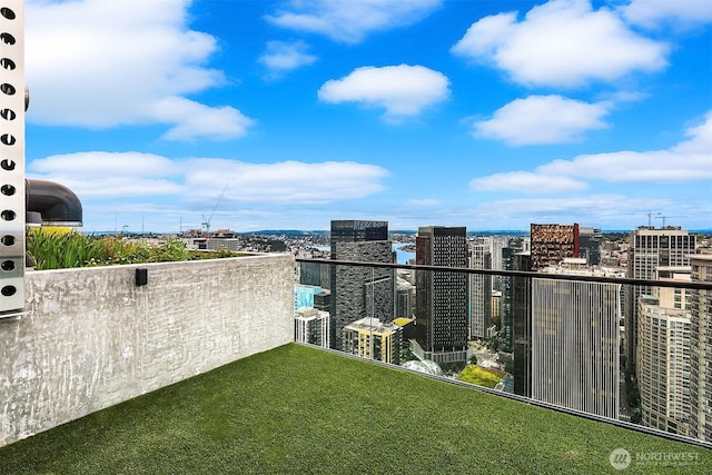 300 Virginia St Unit 1311, Seattle, WA 98101 - view of yard featuring a balcony and a view of city