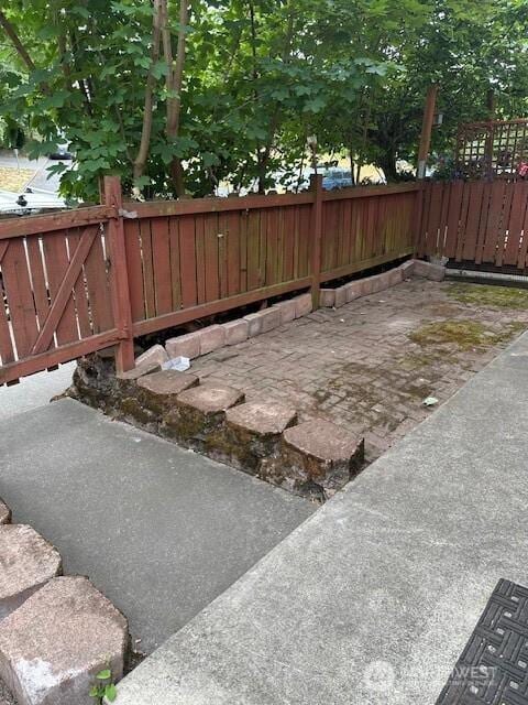 6829 Weedin Pl NE, Seattle, WA 98115 - view of yard with a patio