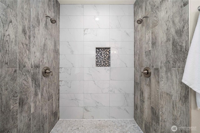 814 9th St SW, Puyallup, WA 98371 - full bath with a tile shower