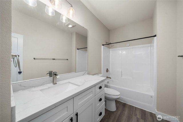 814 9th St SW, Puyallup, WA 98371 - full bathroom featuring vanity, wood finished floors, and shower / bath combination