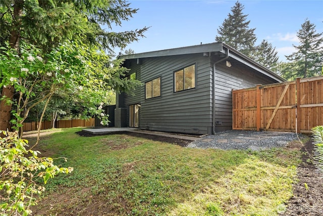 13652 99th Ave NE, Kirkland, WA 98034 - rear view of property featuring a gate