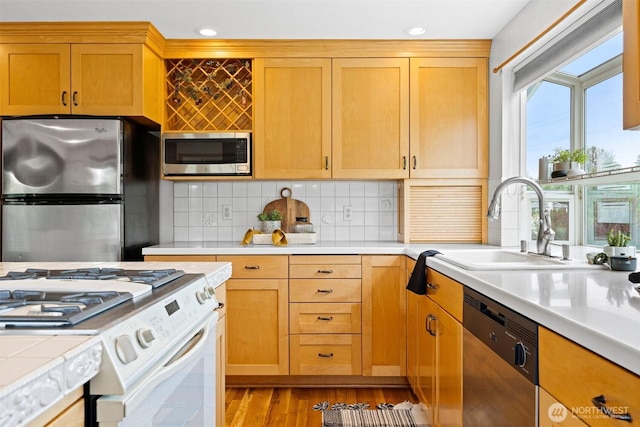 347 W King Tut Rd, Bellingham, WA 98226 - kitchen with stainless steel appliances, tasteful backsplash, light wood finished floors, and recessed lighting