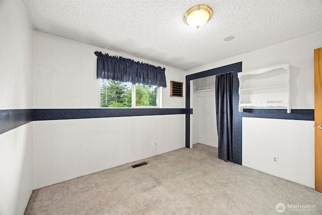 347 W King Tut Rd, Bellingham, WA 98226 - unfurnished bedroom featuring carpet floors, a textured ceiling, and a closet