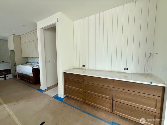 12107 Mundy Loss Rd E, Buckley, WA 98321 - bathroom with concrete flooring