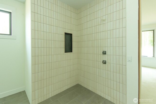 12107 Mundy Loss Rd E, Buckley, WA 98321 - full bath featuring tile patterned flooring and a tile shower