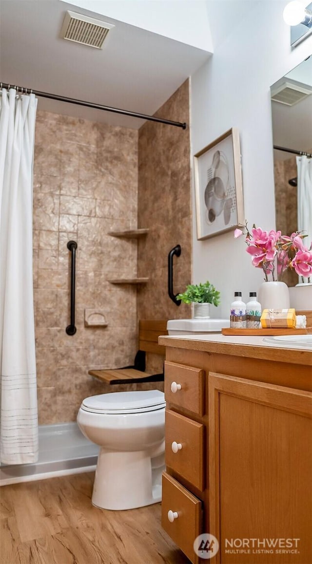 315E Park St Unit A22, North Bend, WA 98045 - bathroom with vanity, a tile shower, and wood finished floors