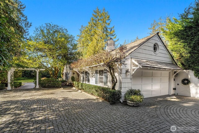 1135 Evergreen Point Rd, Medina, WA 98039 - view of front facade featuring an attached garage