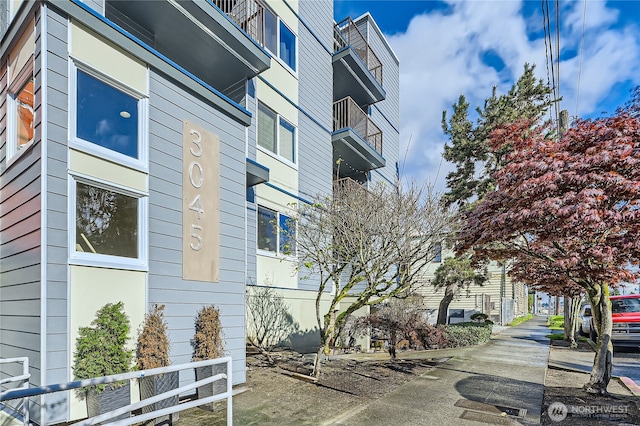 3045 20th Ave W Unit 108, Seattle, WA 98199 - view of building exterior