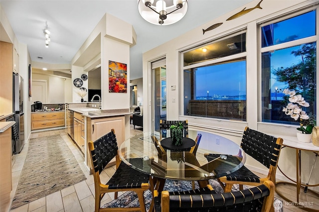 1900 Alaskan Way Unit 116, Seattle, WA 98121 - view of dining area