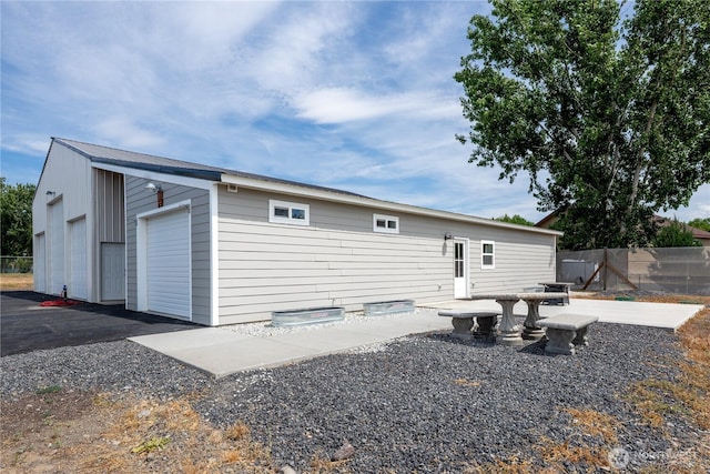 11801 Rd 5.6 NE, Moses Lake, WA 98837 - back of house featuring a garage and an outdoor structure