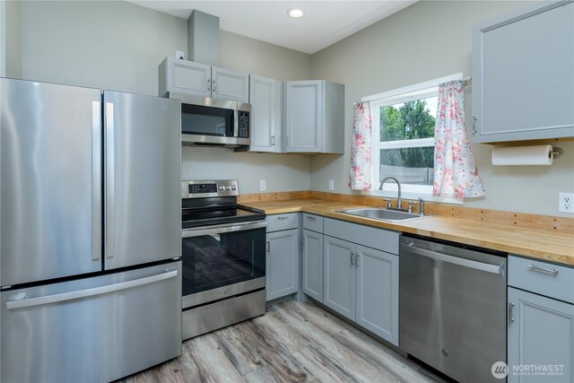11801 Rd 5.6 NE, Moses Lake, WA 98837 - kitchen with appliances with stainless steel finishes, butcher block counters, light wood finished floors, recessed lighting, and gray cabinets