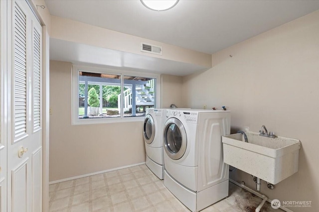 4128 S Lee St, Spokane, WA 99203 - laundry room with independent washer and dryer and light flooring