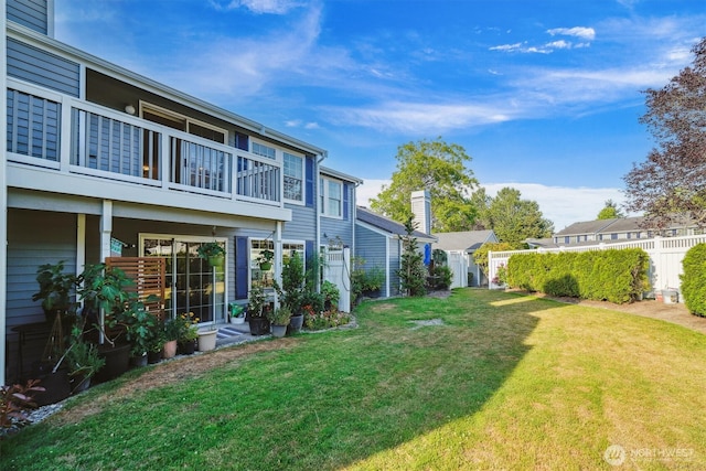 5813 S 238th Ct Unit F2, Kent, WA 98032 - view of yard featuring a balcony