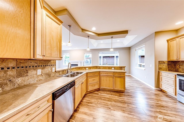 120 Petal Ln, Sequim, WA 98382 - kitchen featuring stainless steel appliances, light wood-type flooring, plenty of natural light, and recessed lighting