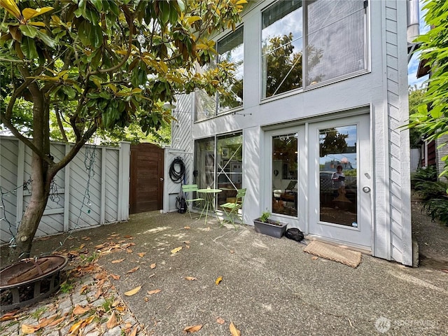 716 N 42nd St, Seattle, WA 98103 - view of exterior entry featuring a gate and a patio