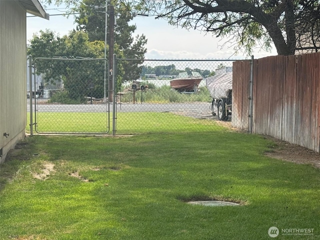 2201 Elgin Rd NE, Moses Lake, WA 98837 - view of yard featuring a gate