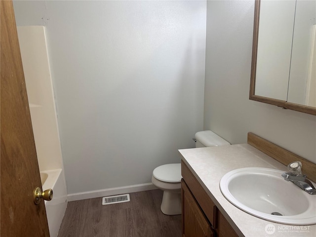 2201 Elgin Rd NE, Moses Lake, WA 98837 - full bath featuring wood finished floors and vanity