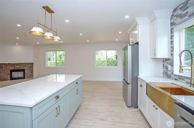 6203 119th St E, Puyallup, WA 98373 - kitchen with stainless steel appliances, healthy amount of natural light, light wood-style flooring, and recessed lighting