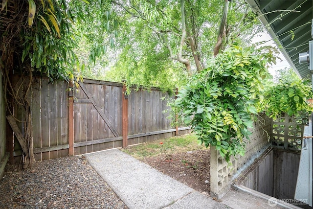 406 N Cushman Ave, Tacoma, WA 98403 - view of yard