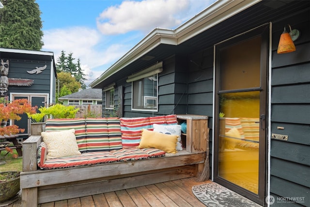 11803 14th Ave S, Seattle, WA 98168 - view of wooden deck