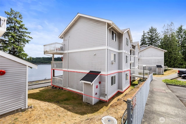 2255 Highview Ln W Unit D101, Bremerton, WA 98312 - view of side of property with a balcony