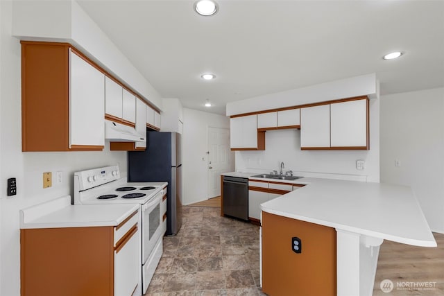 2255 Highview Ln W Unit D101, Bremerton, WA 98312 - kitchen with stainless steel appliances, a peninsula, under cabinet range hood, white cabinets, and light countertops