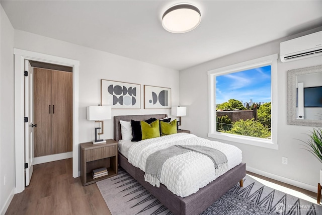 2817 Franklin Ave E Unit B, Seattle, WA 98102 - bedroom featuring a wall mounted AC and wood finished floors