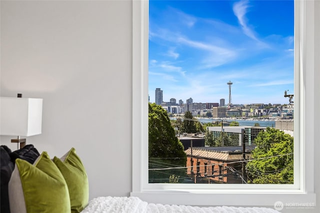 2817 Franklin Ave E Unit B, Seattle, WA 98102 - detailed view of skyline