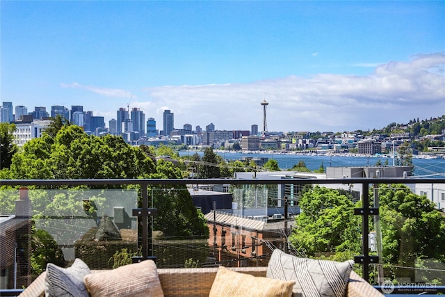 2817 Franklin Ave E Unit B, Seattle, WA 98102 - balcony with a view of skyline