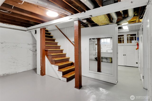 1523 4th Ave N, Seattle, WA 98109 - unfinished below grade area with stairway
