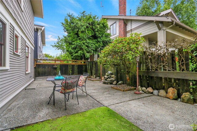 1523 4th Ave N, Seattle, WA 98109 - fenced backyard featuring a patio area and outdoor dining area