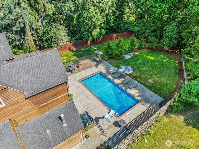 2608 Cascade Way, Longview, WA 98632 - aerial view of a pool area