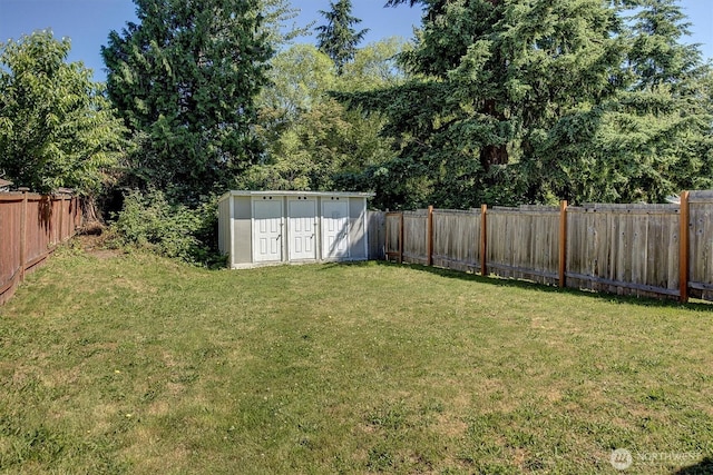 1211 108th St SW, Everett, WA 98204 - fenced backyard featuring a shed