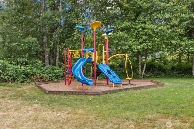 10831 NE 147th Ln Unit R202, Bothell, WA 98011 - community play area with a yard