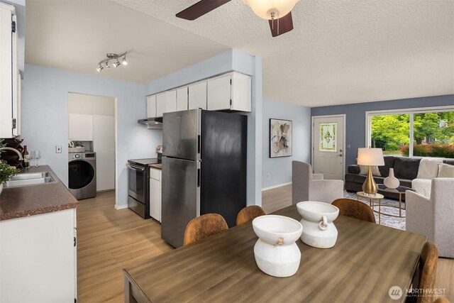 15484 174th Ave SE, Monroe, WA 98272 - dining space with washer / clothes dryer, light wood-type flooring, a textured ceiling, and a ceiling fan