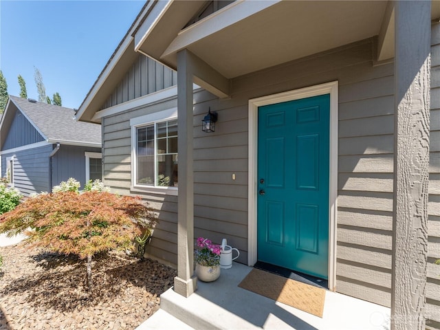 2135 Roper Ln, Wenatchee, WA 98801 - entrance to property featuring board and batten siding