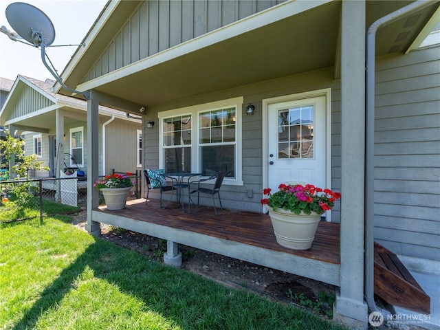 2135 Roper Ln, Wenatchee, WA 98801 - property entrance with board and batten siding