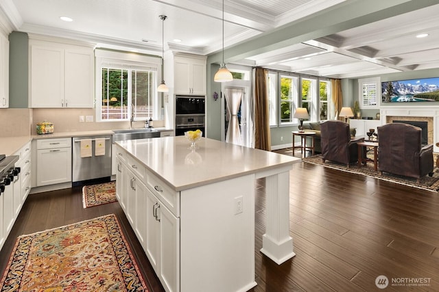 3913 W Briarcliff Ln, Seattle, WA 98199 - kitchen with dishwasher, open floor plan, light countertops, healthy amount of natural light, and recessed lighting