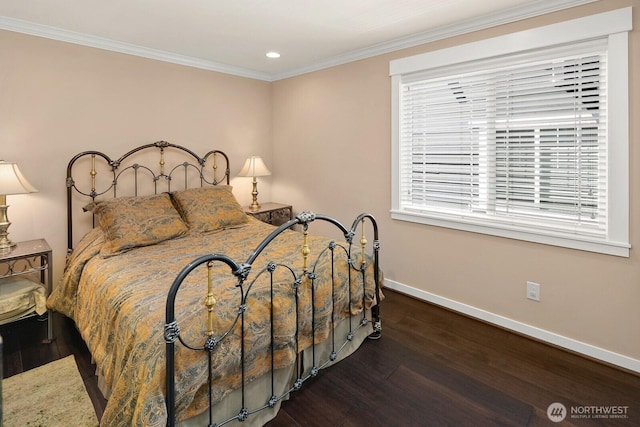 3913 W Briarcliff Ln, Seattle, WA 98199 - bedroom featuring wood finished floors, ornamental molding, and recessed lighting