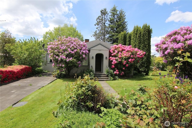 105 Shuksan St, Everson, WA 98247 - view of front facade featuring a front lawn and a chimney