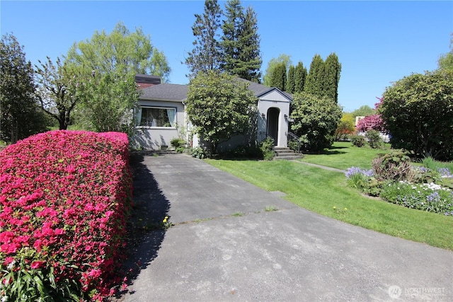 105 Shuksan St, Everson, WA 98247 - obstructed view of property with a front lawn and entry steps
