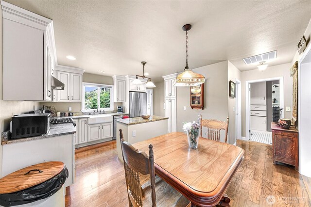 105 Shuksan St, Everson, WA 98247 - dining room featuring light wood-type flooring, recessed lighting, and a textured ceiling