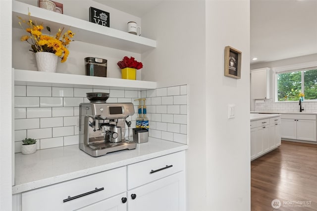 14717 73rd St E, Sumner, WA 98390 - bar with backsplash, wood finished floors, and recessed lighting