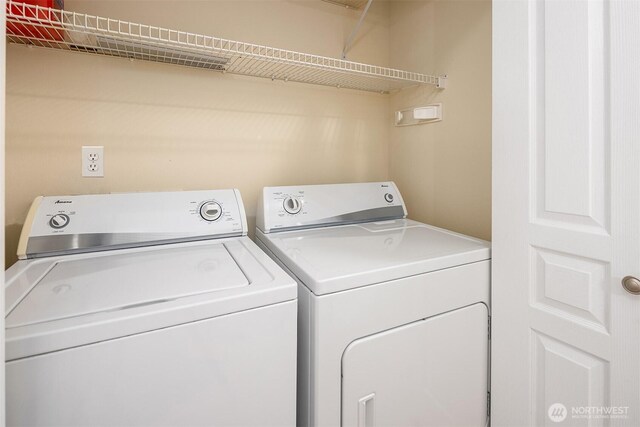 2840 139th Ave SE Unit 16, Bellevue, WA 98005 - laundry area with washing machine and dryer