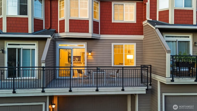 2840 139th Ave SE Unit 16, Bellevue, WA 98005 - back of property with a balcony and an attached garage