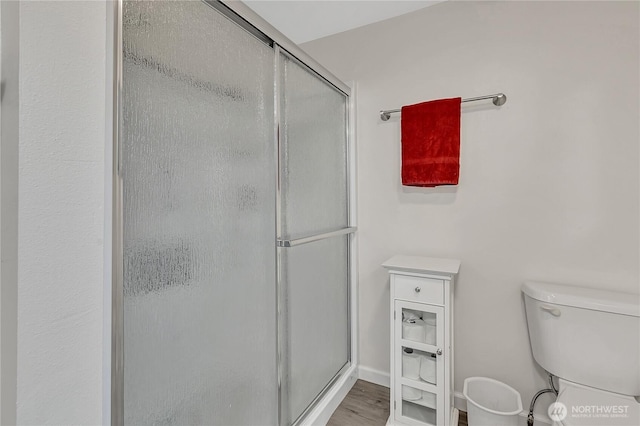 22111 108th Ave SE Unit 5, Kent, WA 98031 - full bath with a shower stall and wood finished floors