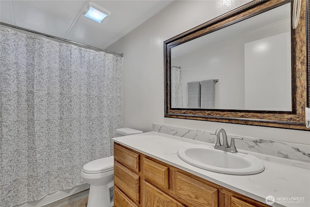 22111 108th Ave SE Unit 5, Kent, WA 98031 - full bathroom featuring vanity and a shower with curtain